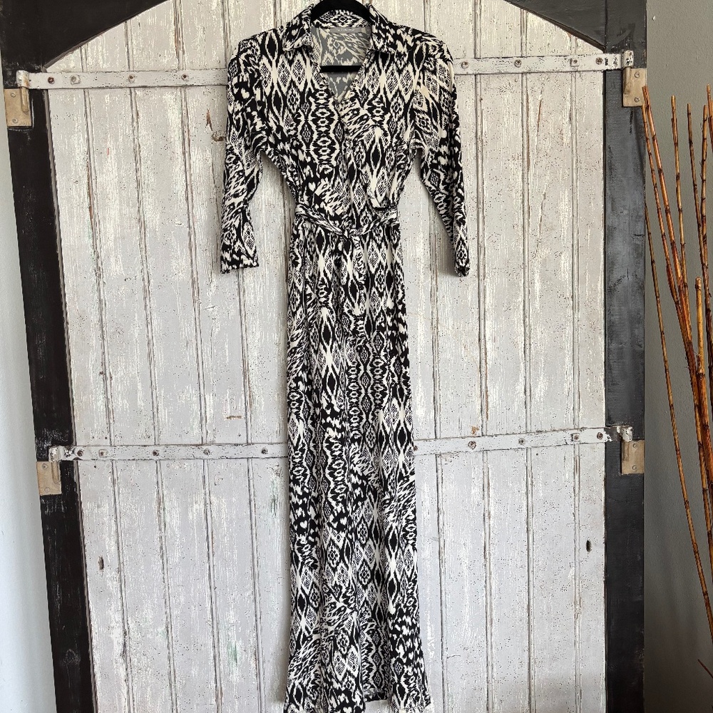 Wrinkle- Free Black and White Pull-on 3/4 Length Sleeve Maxi Dress.